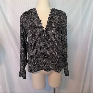 🎀3/$10 Calvin Klein Patterned Black and White Blouse